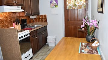 Fridge, paper towels