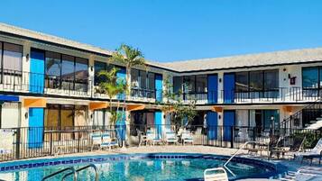 Pool View Double | Individually furnished, free WiFi, bed sheets