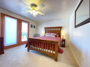 3 bedrooms, desk, iron/ironing board, travel crib
