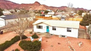 Exterior - Kanab Utah home with HUGE fenced in backyard-Pets Welcome! Near National Parks! (Kanab)