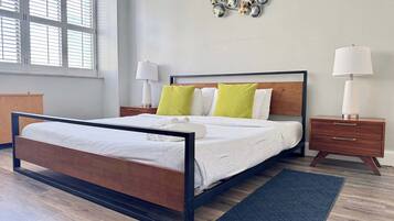 2 bedrooms, desk, iron/ironing board, WiFi