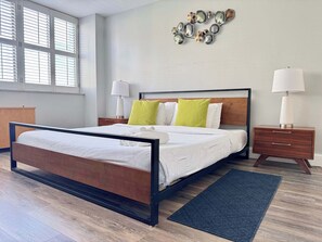 2 bedrooms, desk, iron/ironing board, WiFi