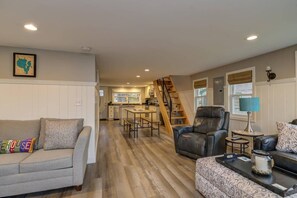 Smart TV, fireplace, DVD player