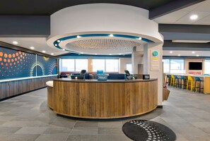 ฝ่ายต้อนรับ