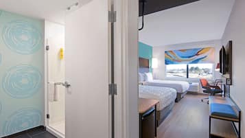 Habitación, 2 camas Queen size | Ropa de cama de alta calidad y escritorio