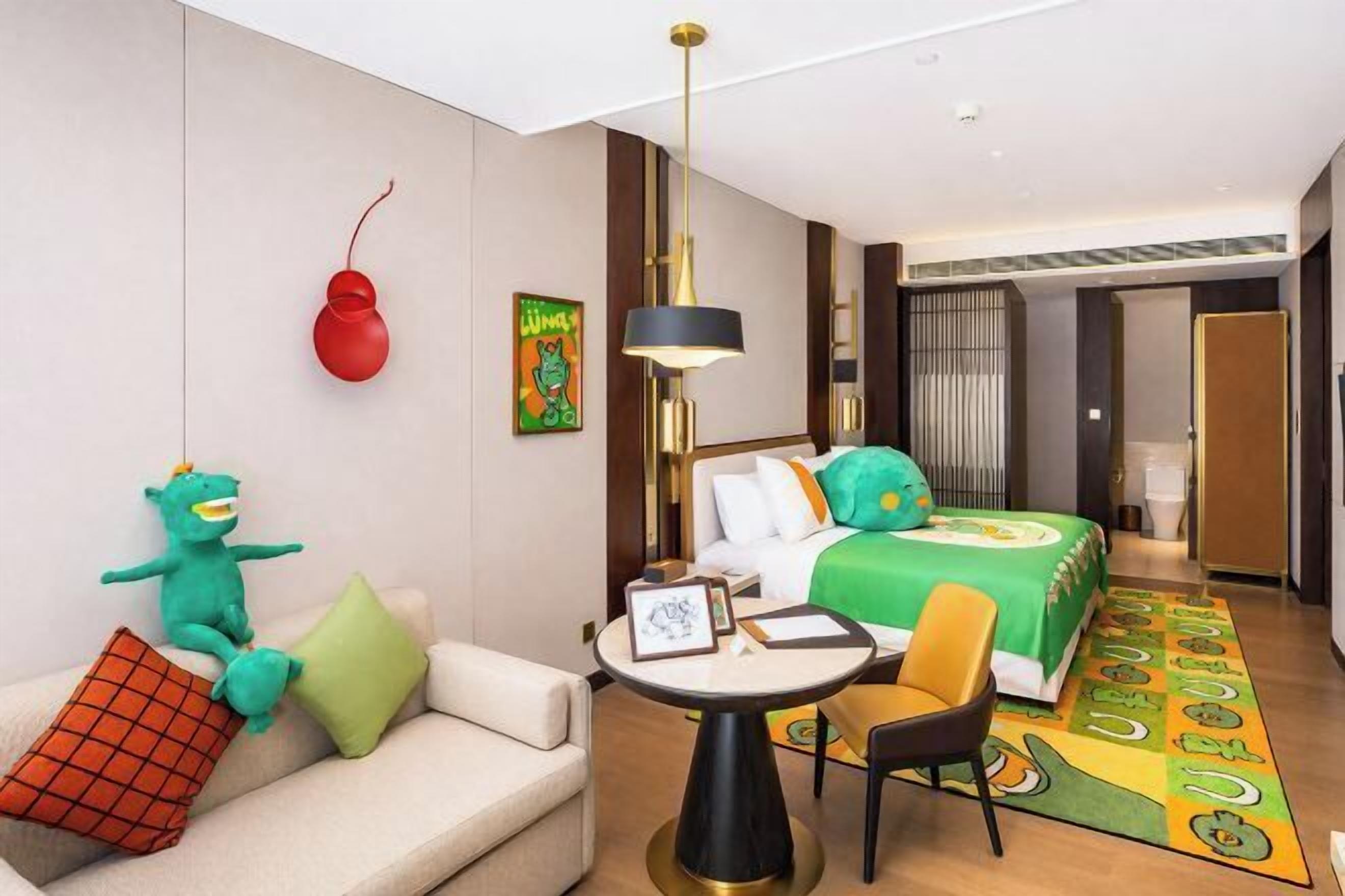 Premium bedding, Select Comfort beds, minibar, desk