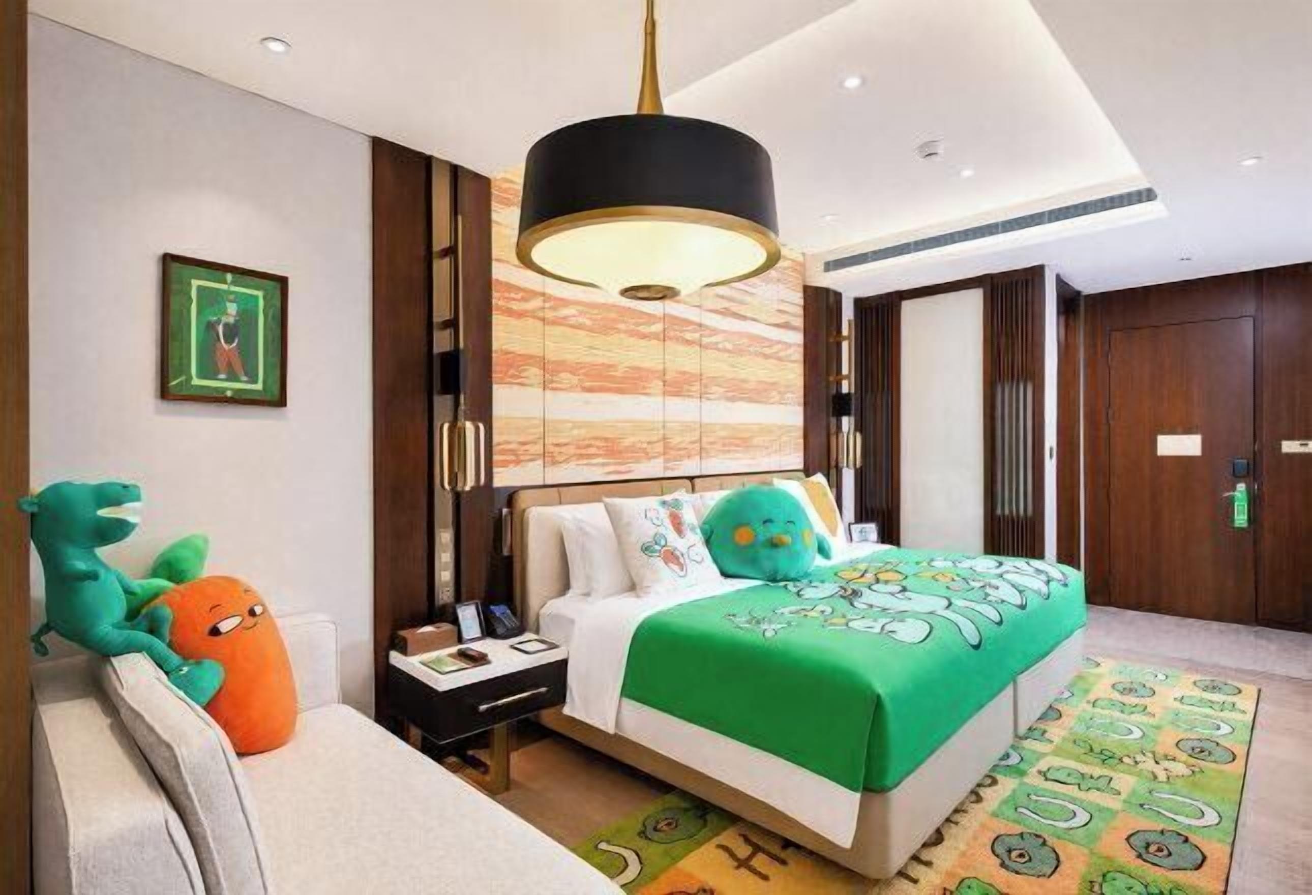 Premium bedding, Select Comfort beds, minibar, desk
