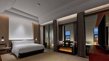 Premium Suite, 1 King Bed | Premium bedding, down comforters, minibar, in-room safe