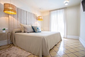 5 chambres, fer et planche à repasser, Wi-Fi, draps fournis