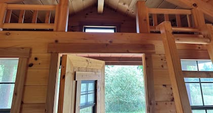 Log Cabin Sleeps four