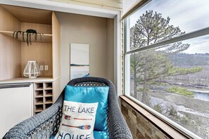 Interior - Lake Views, Stylish, Clean and Large, Walk to Indoor and Outdoor Pool! (Branson)