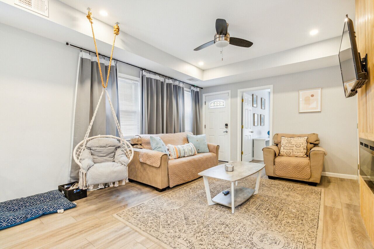 TV, Netflix, Hulu, streaming services