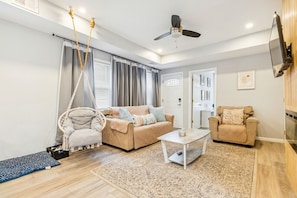 TV, Netflix, Hulu, streaming services