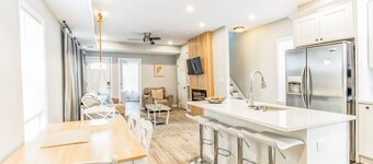 113 N Ohio  (Full House) · Outlets ★ Convention Center ★ Parking   ★Sleeps 14