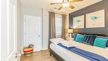 6 bedrooms, desk, iron/ironing board, travel crib