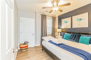 6 bedrooms, desk, iron/ironing board, travel cot