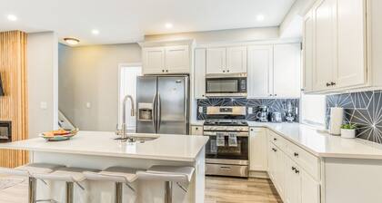 113 N Ohio (Full House) · Outlets ★ Convention Center ★ Parking ★Sleeps 14