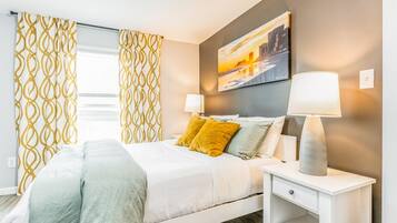 6 habitaciones, escritorio y tabla de planchar con plancha