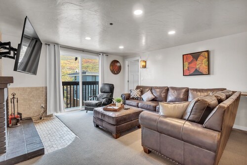 Incredible Updated Condo w/ Hot Tub