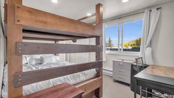 2 chambres, bureau, fer et planche à repasser, Wi-Fi gratuit