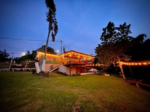 Cottage with Heated plunge pool and Pool table