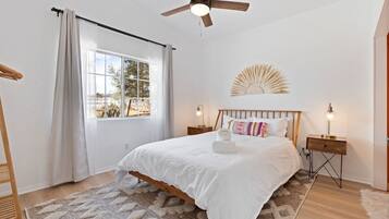 3 bedrooms, WiFi (free), bed sheets