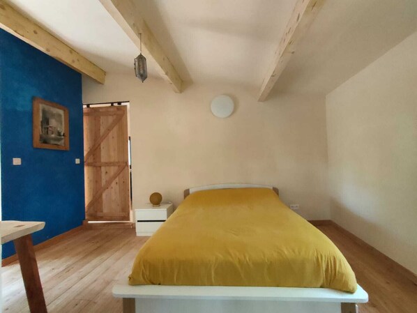 1 bedroom, free WiFi, bed sheets