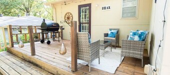Work & Relax ~ Near LRAFB ~ King Bed ~ Patio