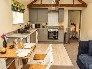 Cottage | Interior - The Old Mower Shed (Grantham)