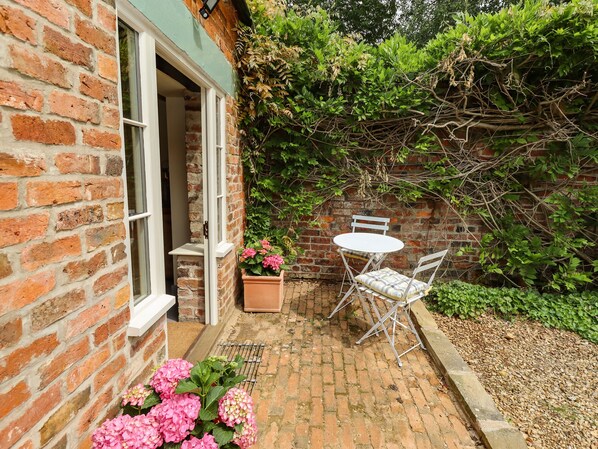 Cottage | Interior - The Old Mower Shed (Grantham)