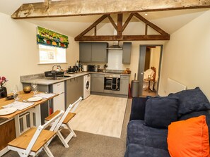 Cottage | Interior - The Old Mower Shed (Grantham)