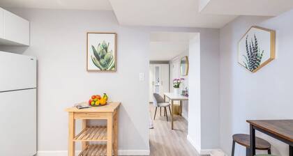 Private Pet Friendly Avenues Suite-❤️ of Downtown!