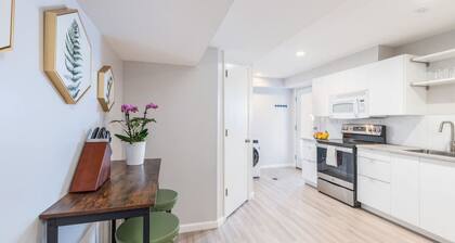 Private Pet Friendly Avenues Suite-❤️ of Downtown!
