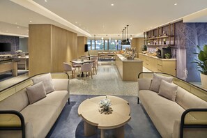 3 restaurants servant le petit déjeuner, le déjeuner et le dîner