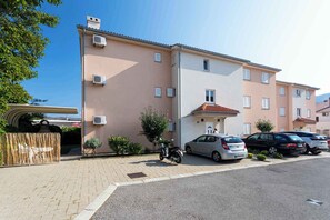 Exterior - Holiday apartment close to the city centre and the beach (Baška)