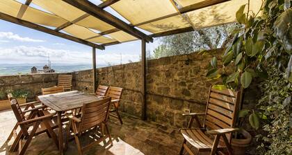 Villa La Fortezza in the heart of the historic center of Montalcino with Jacuzzi