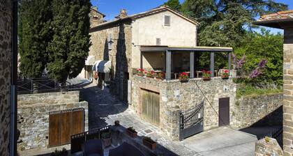 Villa La Fortezza in the heart of the historic center of Montalcino with Jacuzzi