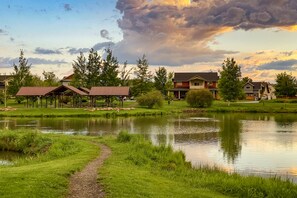 Exterior - Mountain Studio - luxury finishes in upscale neighborhood, e-bikes included! (Bozeman)