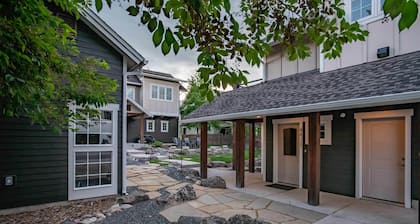 Mountain Studio - luxury finishes in upscale neighborhood, e-bikes included!