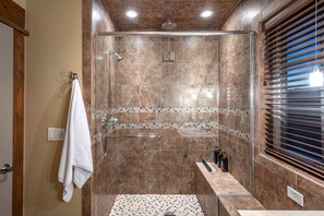 Shower, hair dryer, towels, soap - Mountain Studio - luxury finishes in upscale neighborhood, e-bikes included! (Bozeman)