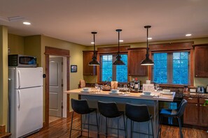 KĂŒhlschrank, Mikrowelle, Ofen, Herdplatte