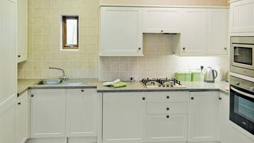 Dishwasher, cookware/dishes/utensils, freezer