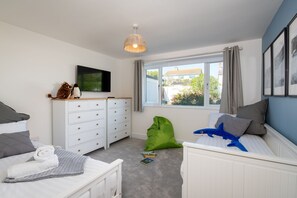 4 bedrooms, iron/ironing board, travel crib, free WiFi