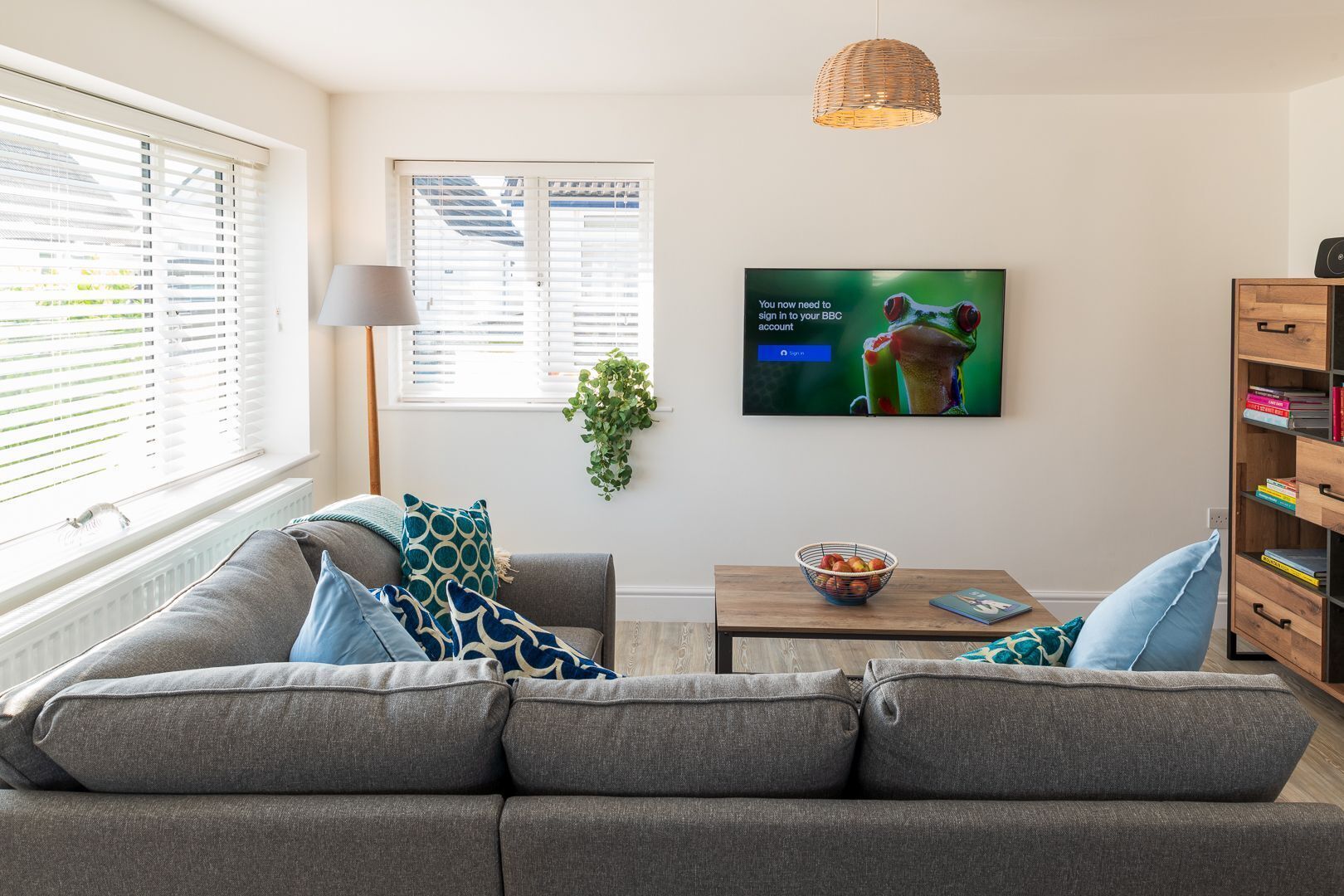 Spring Tide : Refurbished 4bed Family Home With Garden In Rhosneigr | Managed By Anglesey Holiday L - Rhosneigr