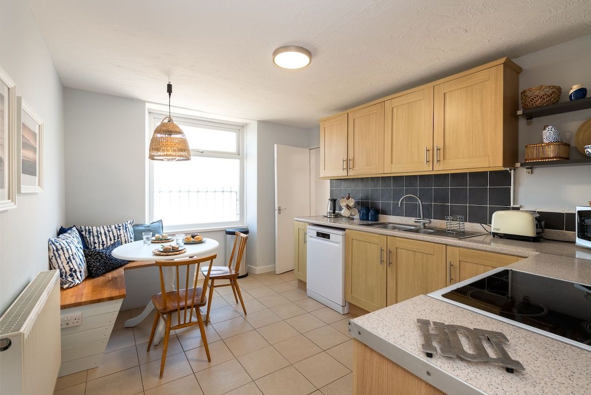 Well-equipped kitchen with all essentials, self-catering corner apartment sleeping four in Rhosneigr, Anglesey