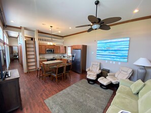 Villa Deluxe | Eget kök | Minikylskåp och kaffe- och tebryggare