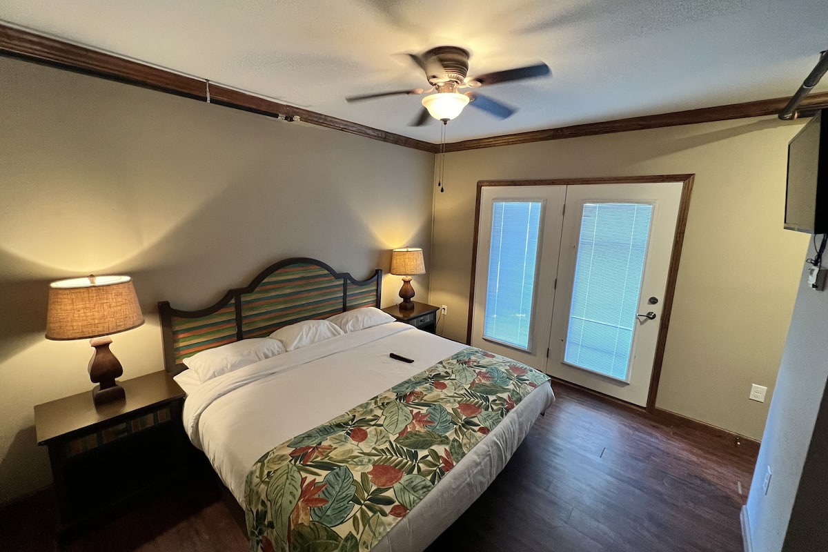 1 bedroom, individually decorated, WiFi, bed sheets