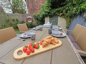 Cottage | Outdoor dining