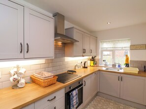 Casa de campo | Cocina privada | Refrigerador, lavavajillas y utensilios de cocina