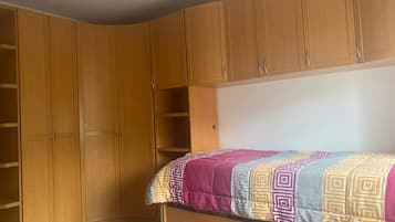 6 habitaciones, escritorio, wifi gratis y ropa de cama